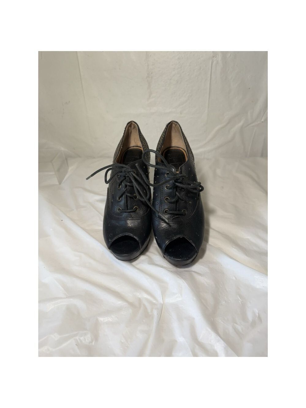 Frye Black Leather Studs Open Toe Chelsea Ankle Booties Size 8M - Picture 15 of 15